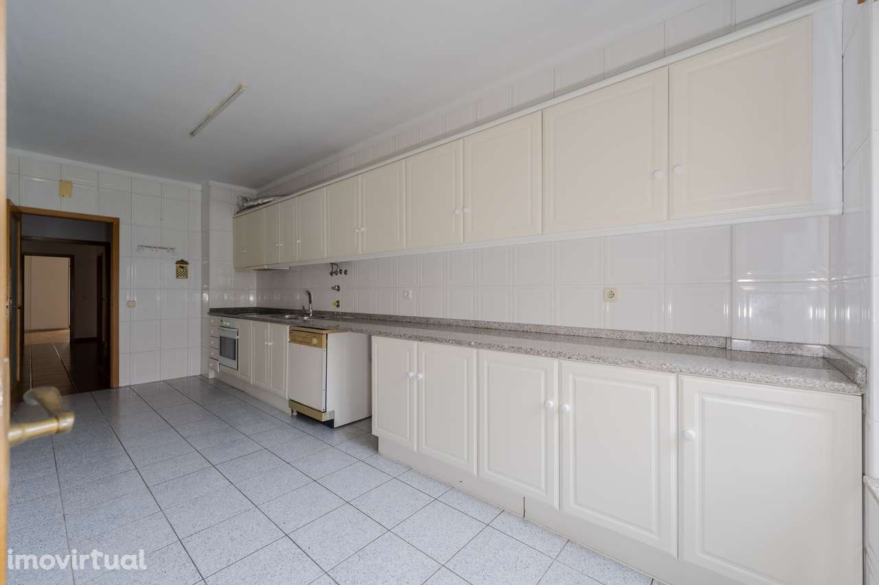 Apartamento T3 para venda na Rua Germão Galharde em São Victor, Braga - Grande imagem: 4/24