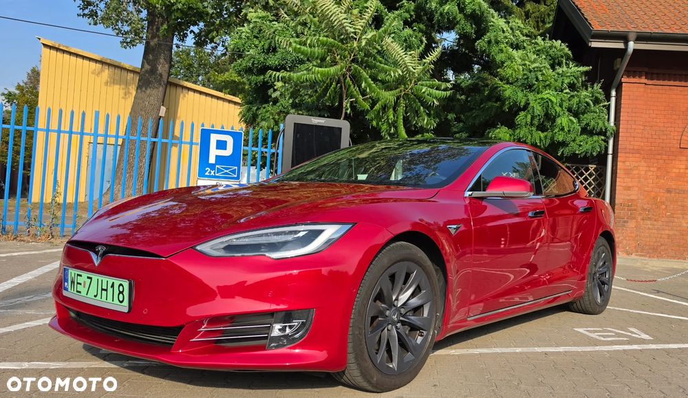 Tesla Model S - 1