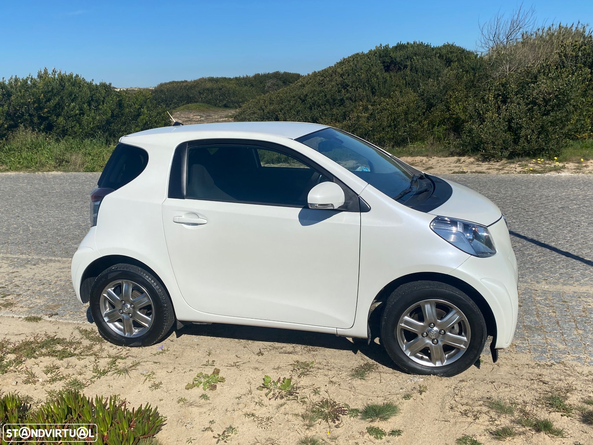 Toyota iQ 1.0 VVT-i 2 - 1