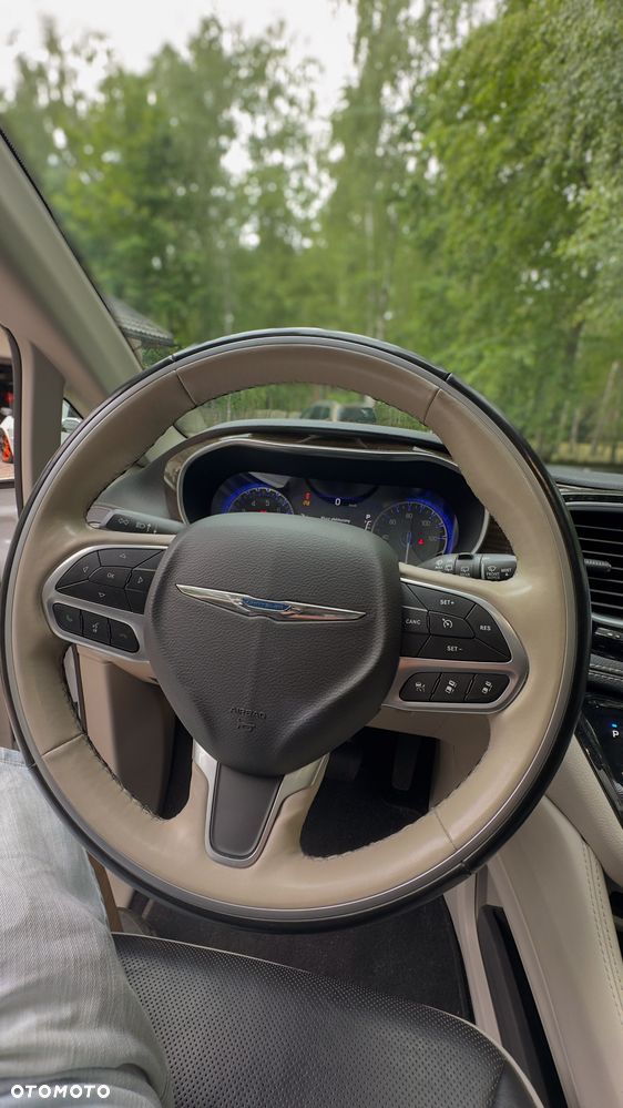 Chrysler Pacifica - 12
