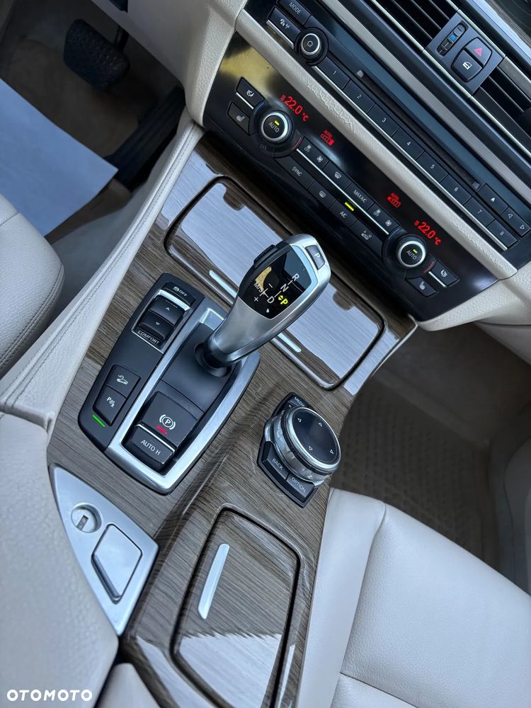 BMW Seria 5 520d xDrive Modern Line - 19