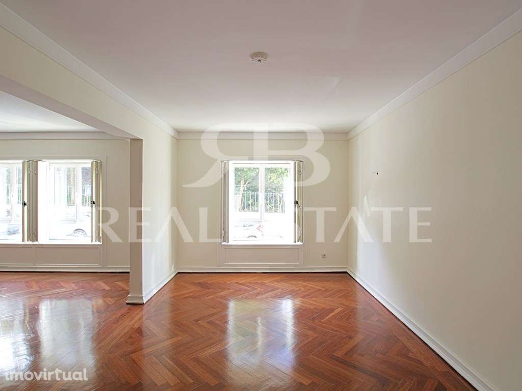 T5+1com TERRAÇO privado + PISCINA + 2 lugares de garagem + Estúdio/... - Grande imagem: 4/42