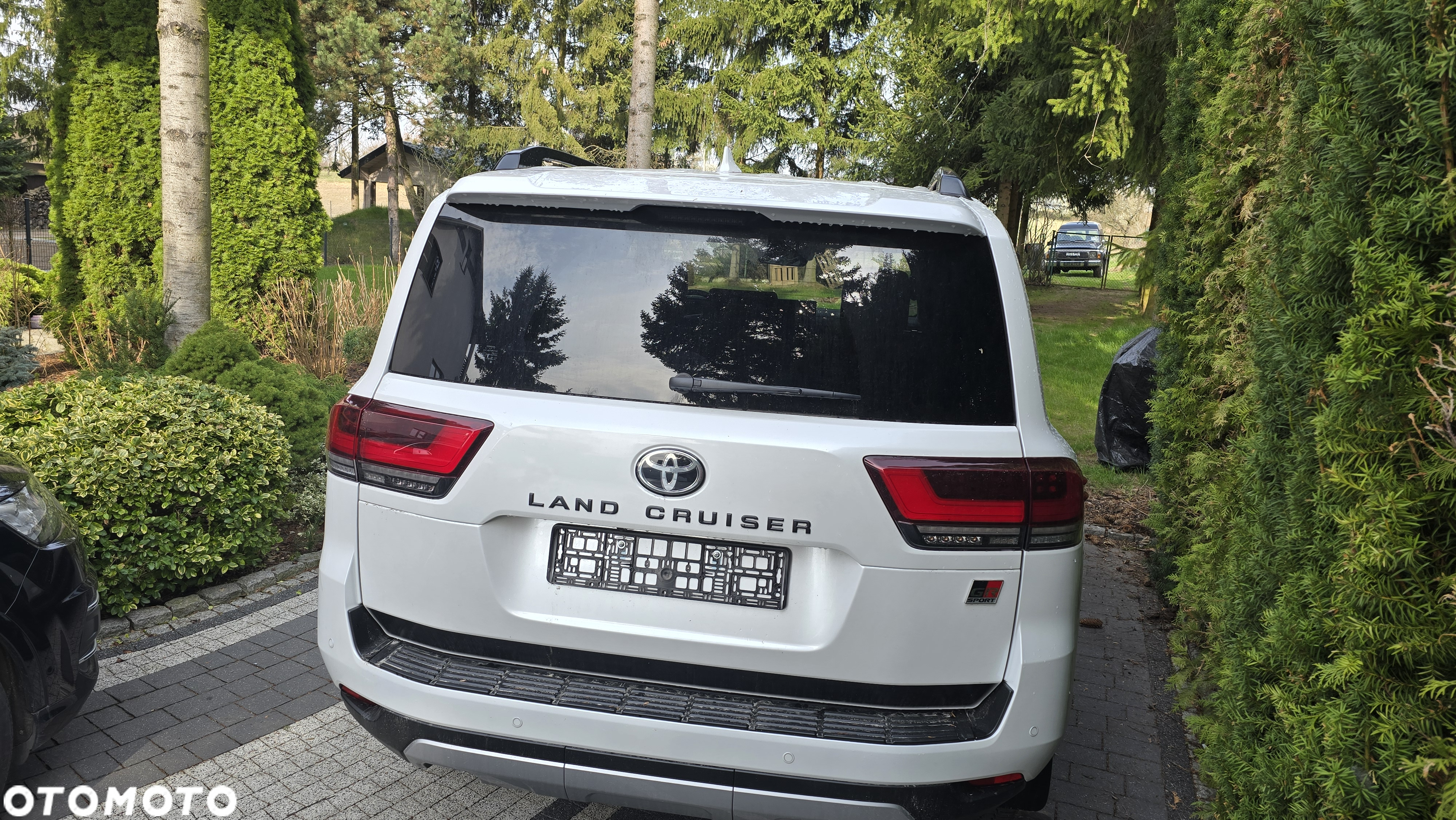 Toyota Land Cruiser - 36