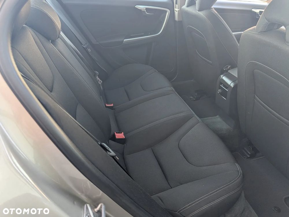 Volvo S60 T4 Momentum - 21