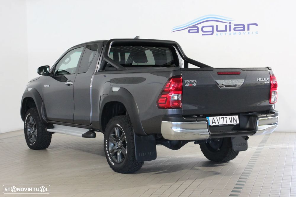 Toyota HILUX 2.4 D-4D 4WD CE Trial 3L - 3