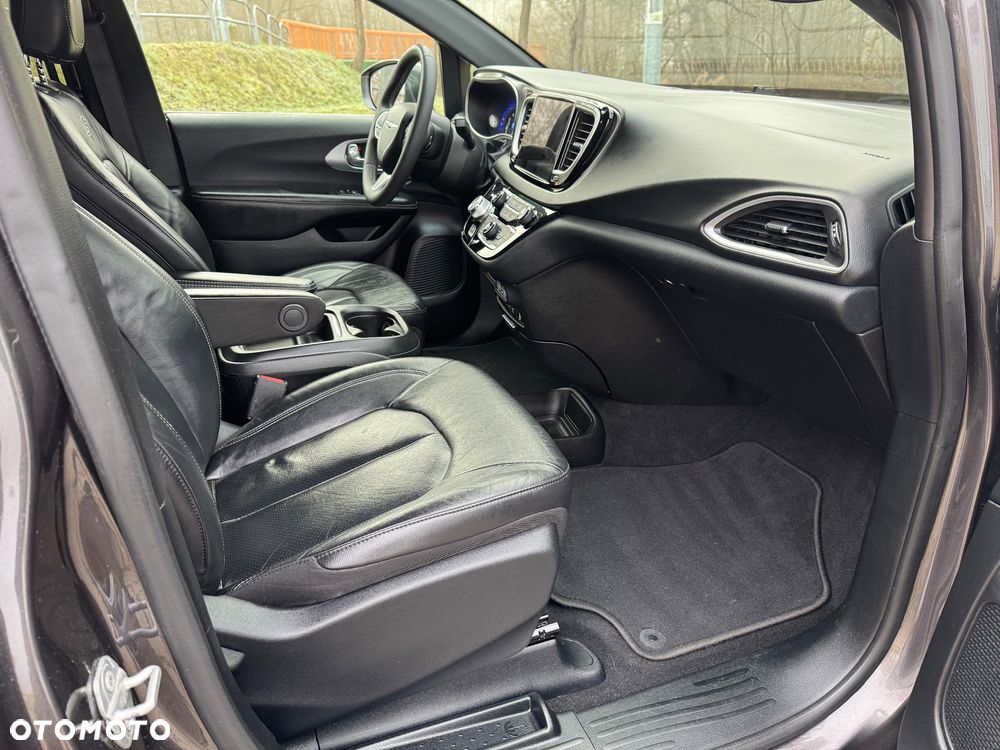 Chrysler Pacifica - 23