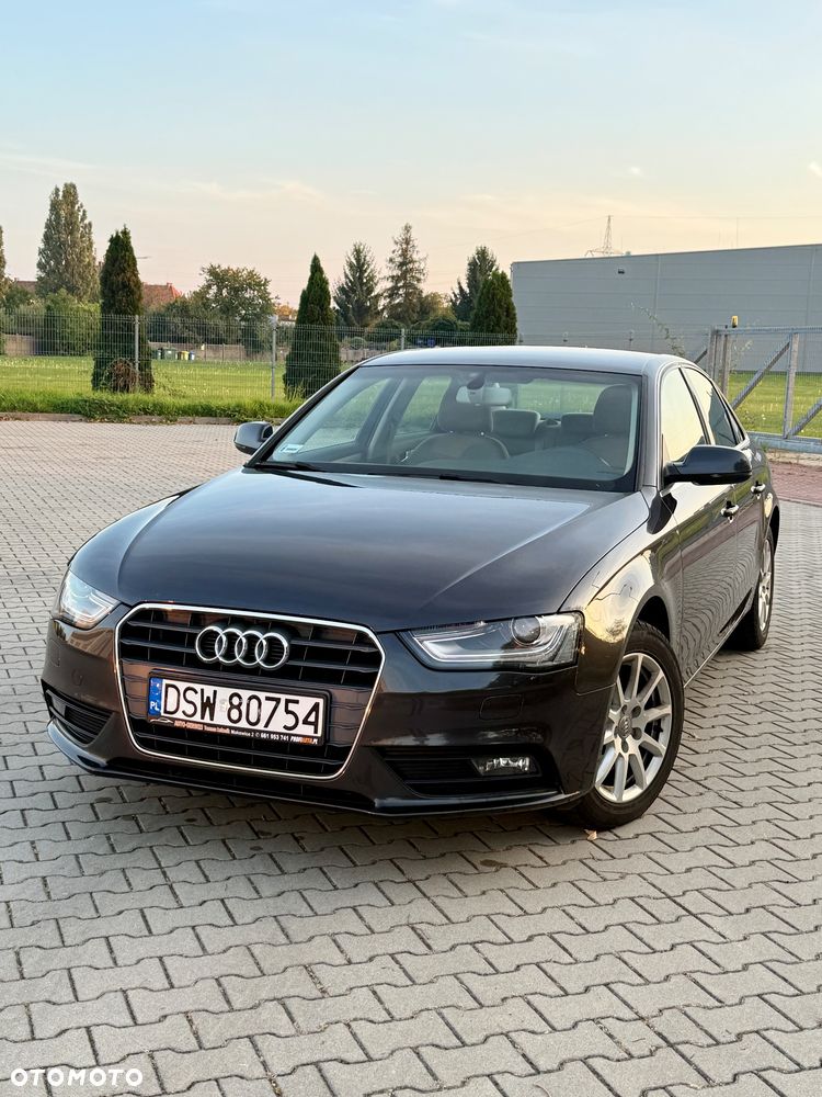 Audi A4 Limousine - 1