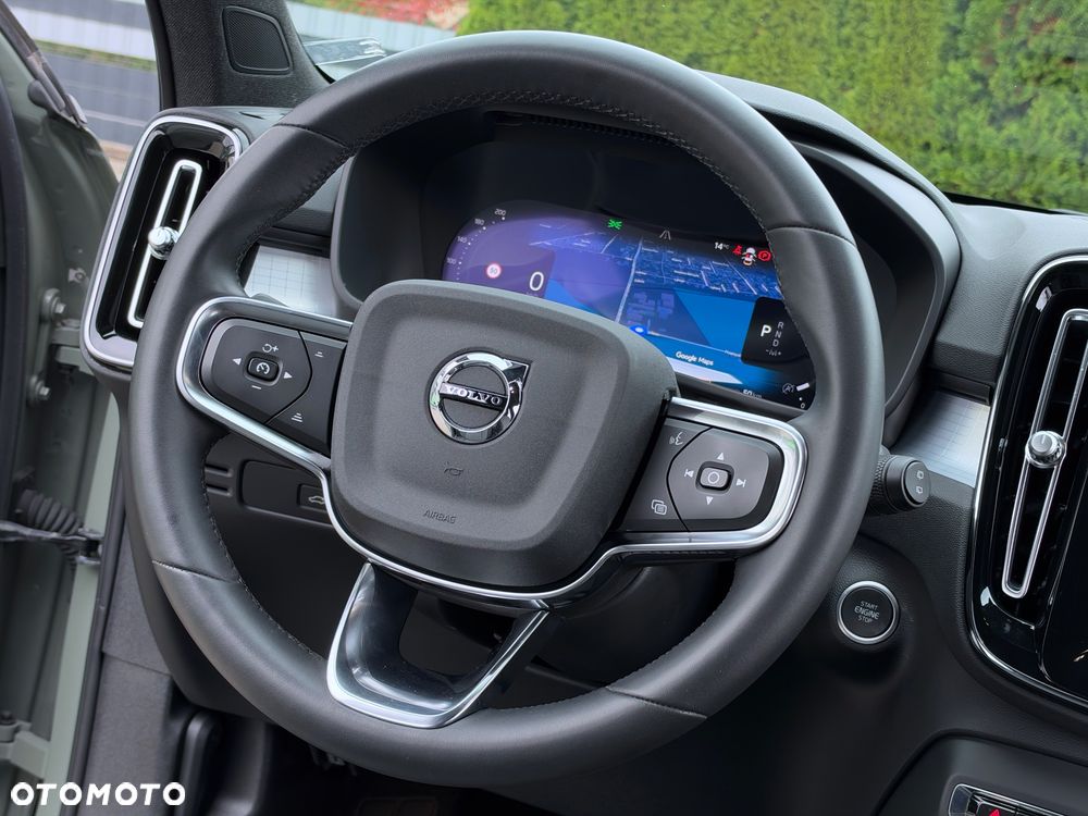 Volvo XC 40 B3 Plus Dark - 24