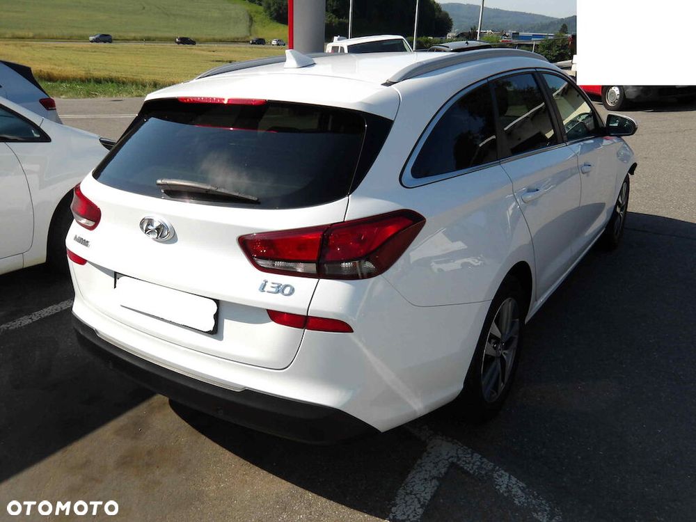 Hyundai i30 1.6 CRDI Comfort DCT - 4