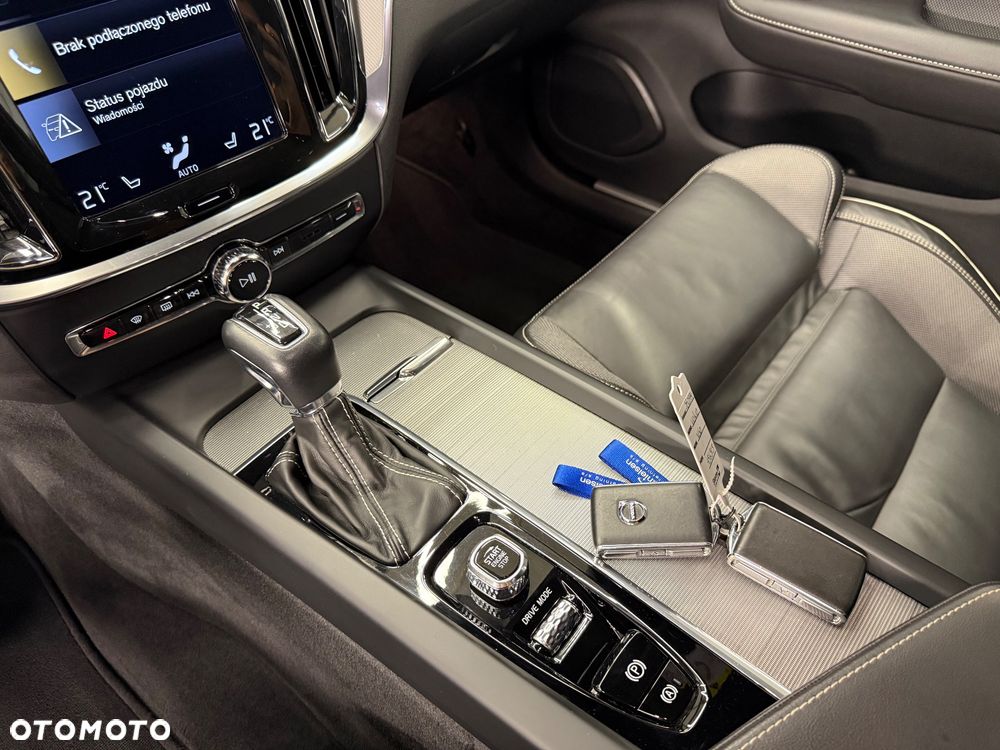 Volvo V60 D4 Geartronic R-Design - 33