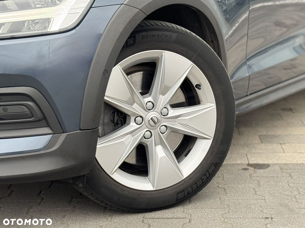 Volvo V60 Cross Country - 37