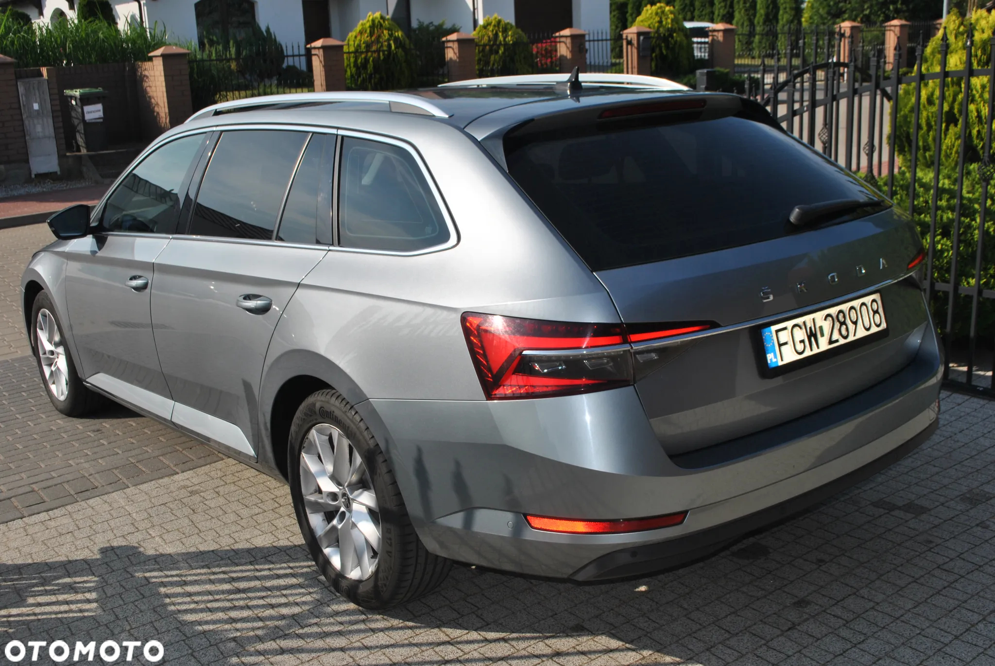 Skoda Superb 2.0 TDI DSG Premium Edition - 11