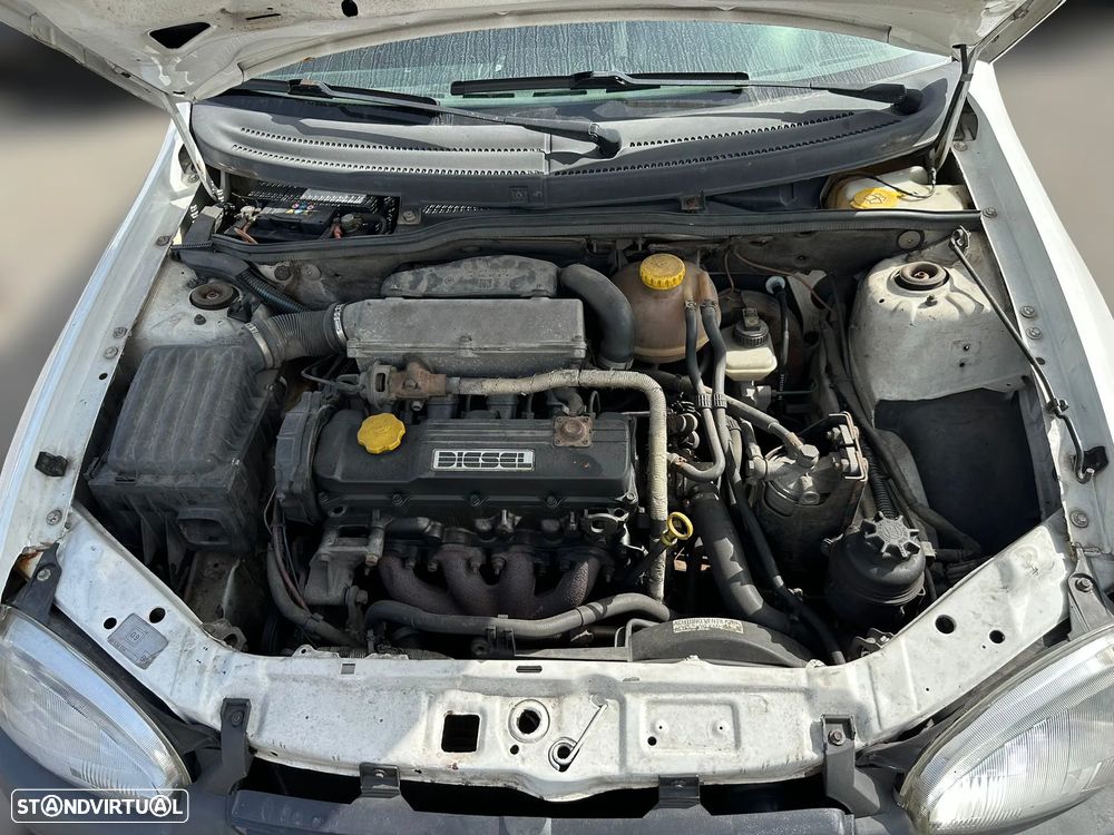 Opel Corsa B 1.7D de 2000 para peças - 7