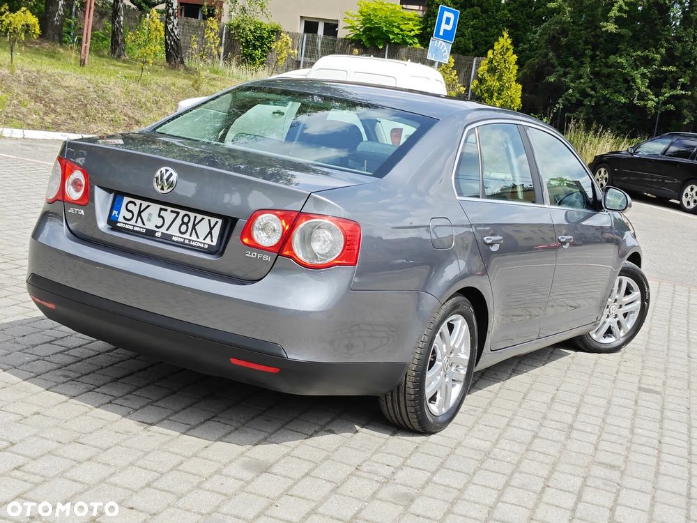 Volkswagen Jetta 2.0 FSI Comfortline - 2