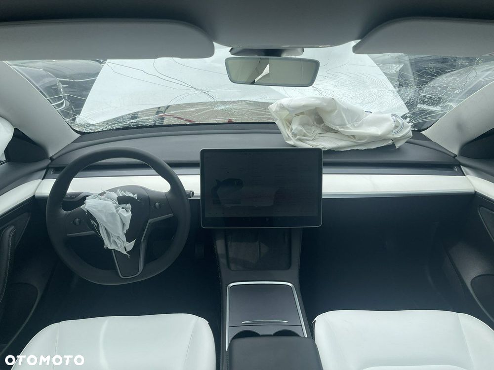 Tesla Model 3 - 9