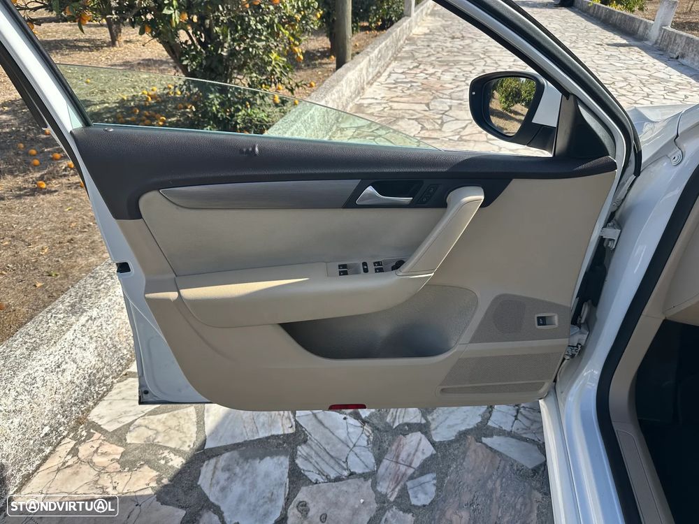 VW Passat Variant - 14