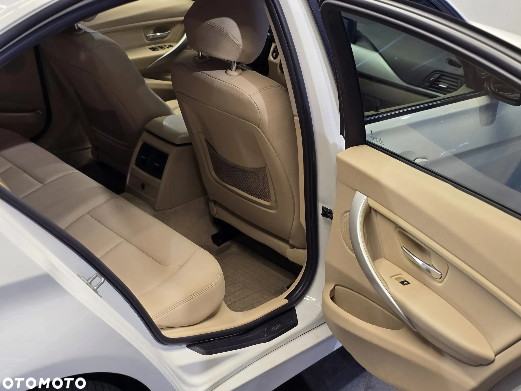 BMW Seria 3 328i xDrive - 16