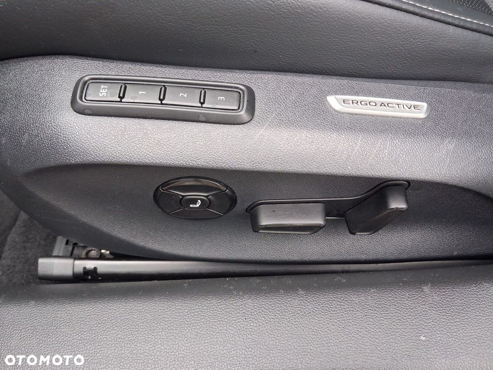 Volkswagen Passat - 28