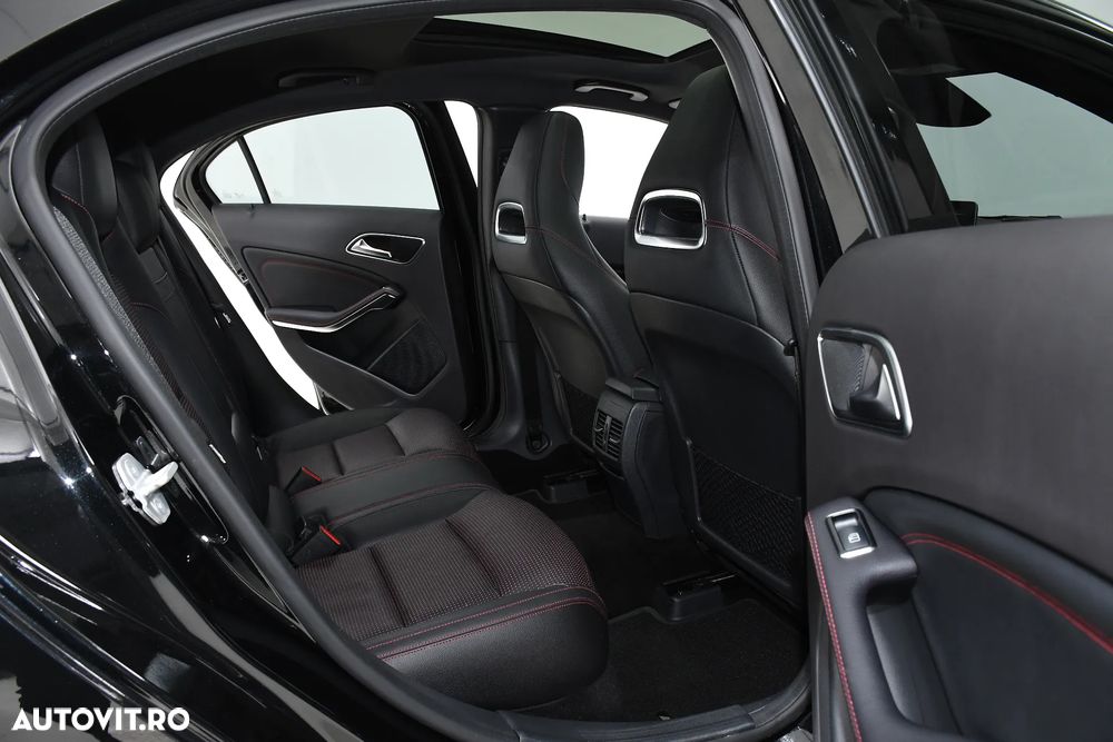 Mercedes-Benz A 220 d 4Matic 7G-DCT AMG Line - 6