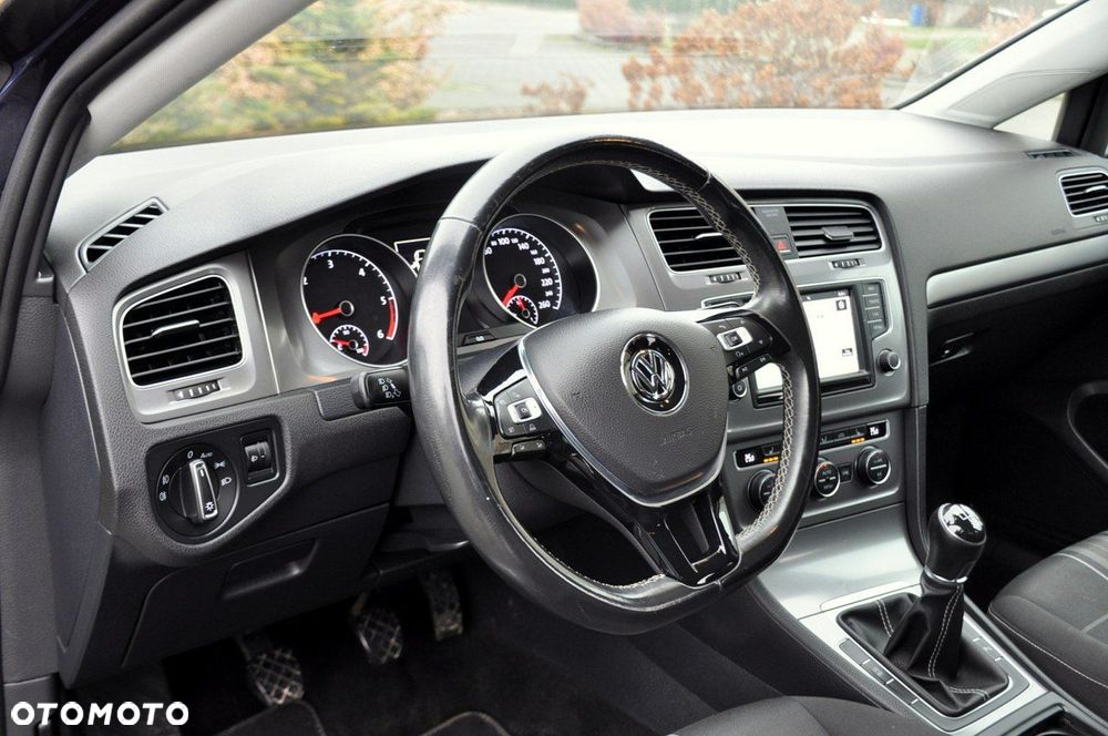 Volkswagen Golf - 23