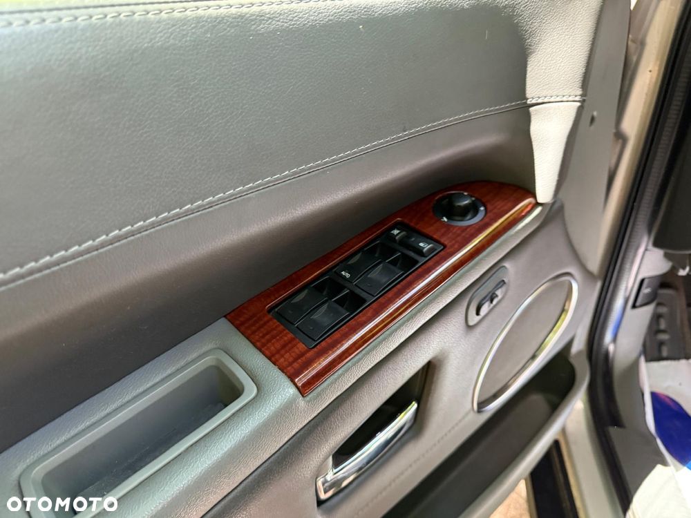 Jeep Grand Cherokee - 33
