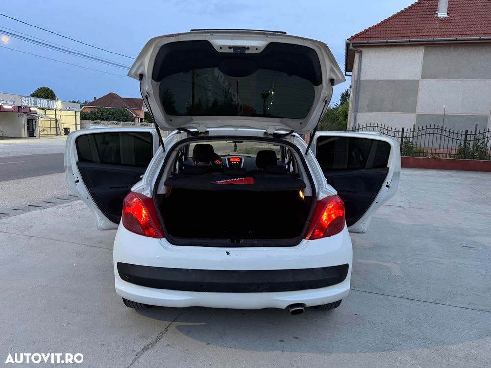 Peugeot 207 1.6HDI Feline - 15