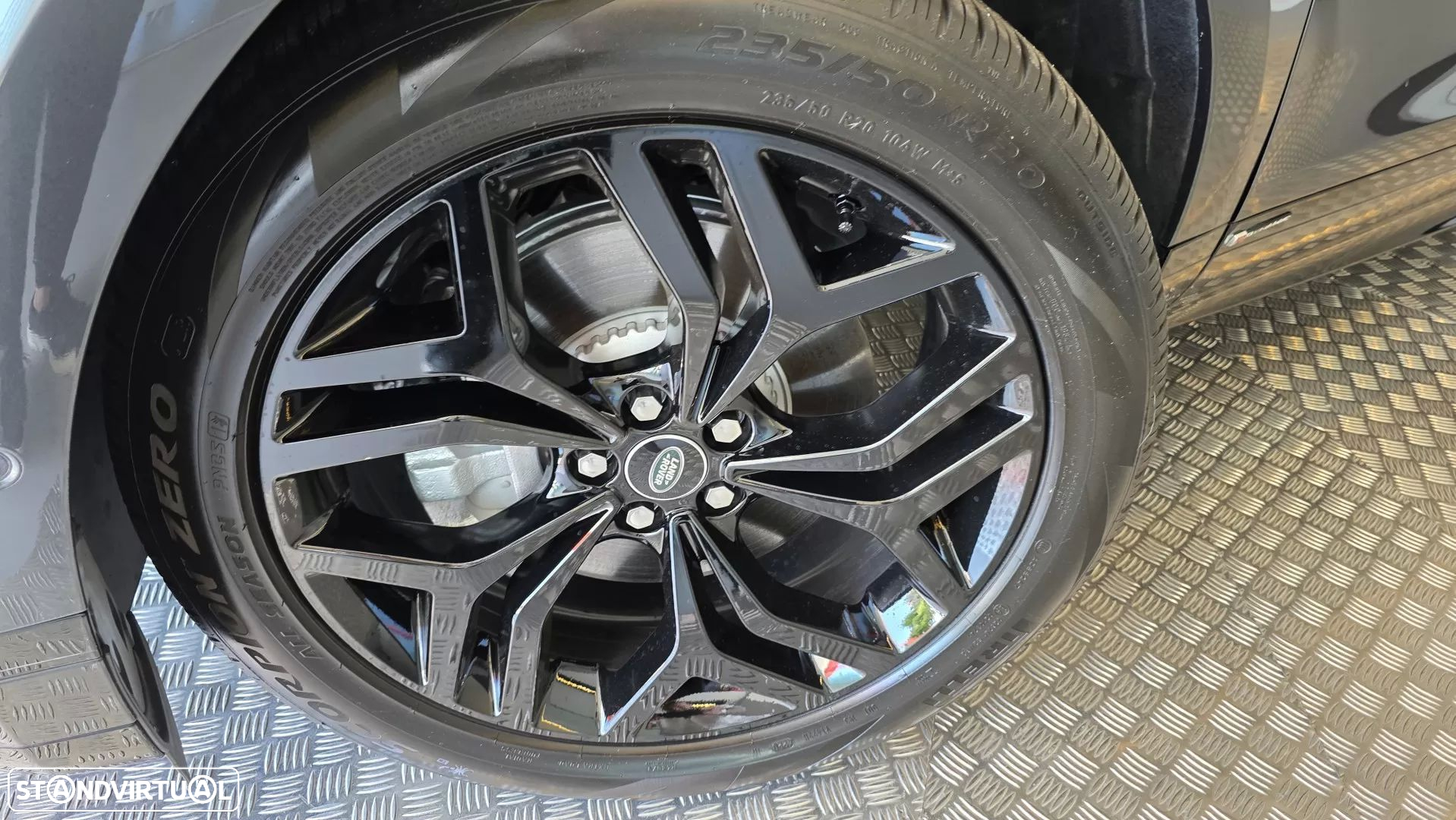 Land Rover Range Rover Evoque 2.0 D240 AWD R-Dynamic HSE Auto - 33