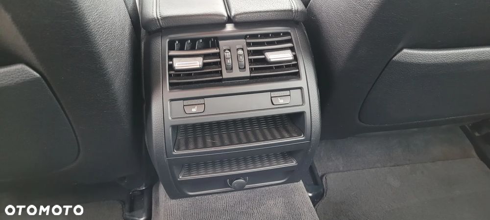 BMW Seria 5 528i xDrive - 14