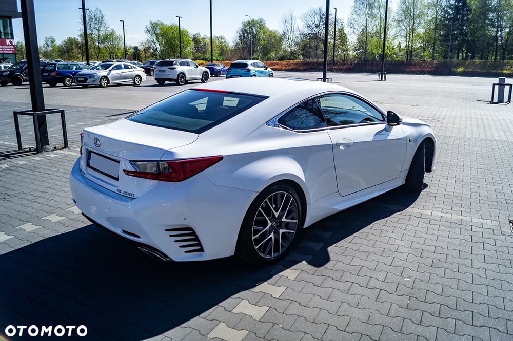 Lexus RC 200t / 300 F Sport - 11
