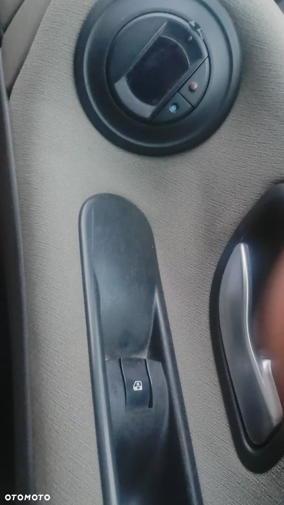 Renault Espace 1.9 dCi Expression - 9