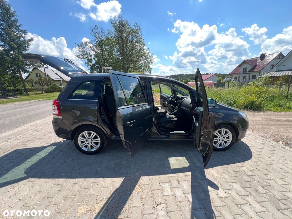 Opel Zafira - 24