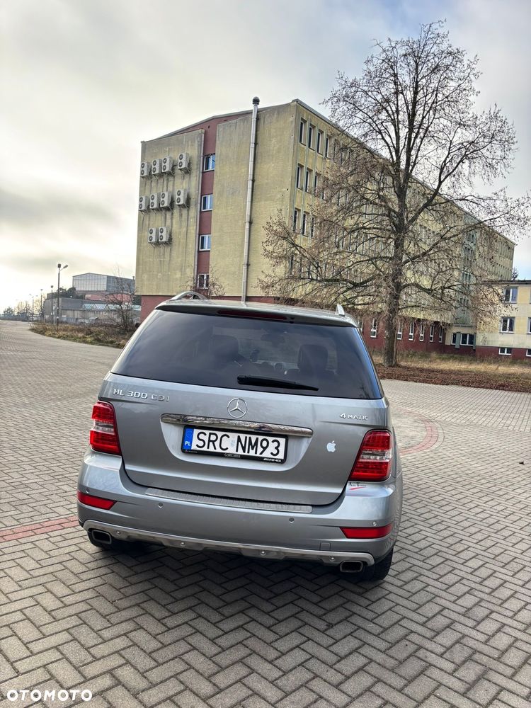 Mercedes-Benz ML 300 CDI 4Matic 7G-TRONIC DPF BlueEFFICIENCY Grand Edition - 4
