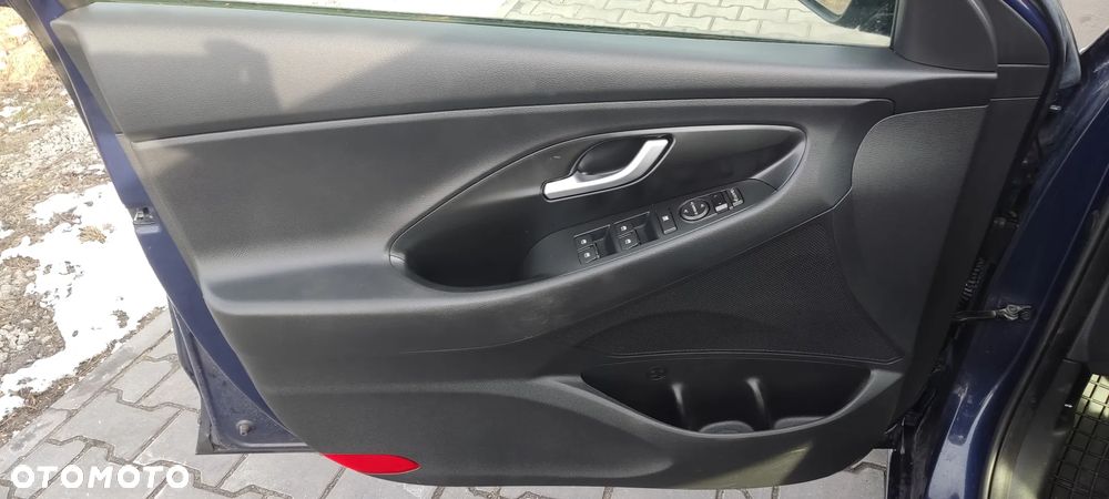 Hyundai i30 1.4 T-GDI Family+ - 26