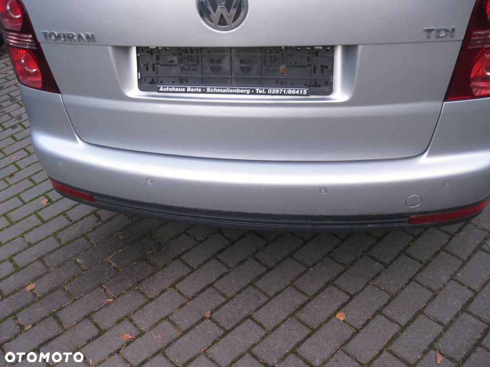 Volkswagen Touran kolor LA7W zderzak tyl - 1