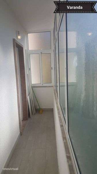 T1 central remodelado semi equipado rua Morais Soares - Grande imagem: 3/12