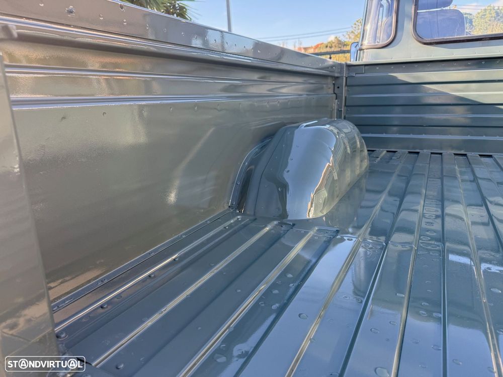 Land Rover Defender - 11