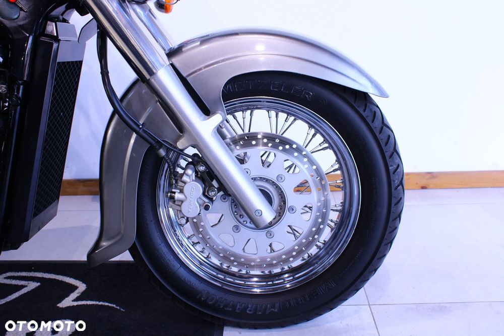 Suzuki Intruder - 27