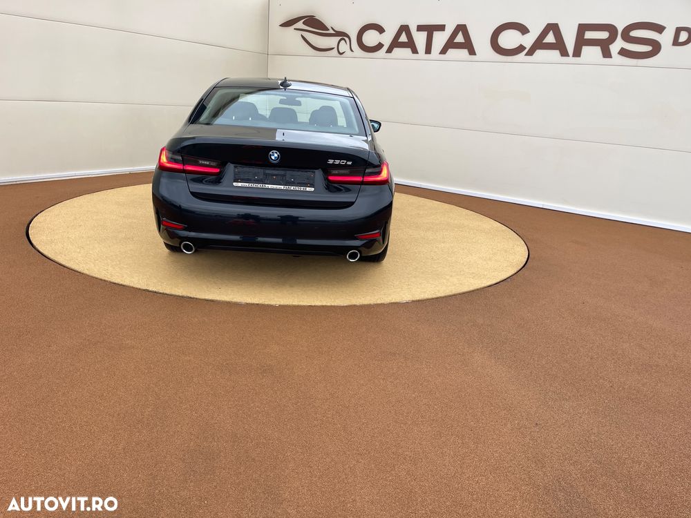 BMW Seria 3 330e Aut. Sport Line - 12