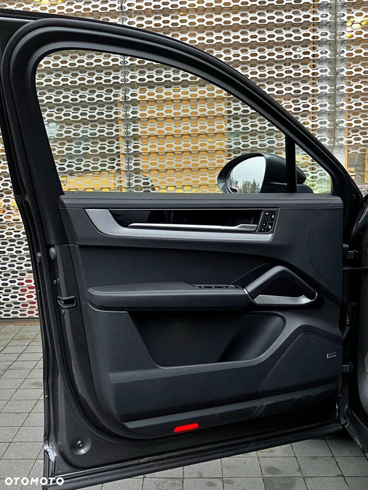 Porsche Cayenne - 12