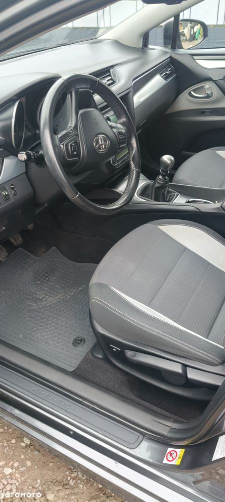 Toyota Avensis 2.0 D-4D Premium - 11