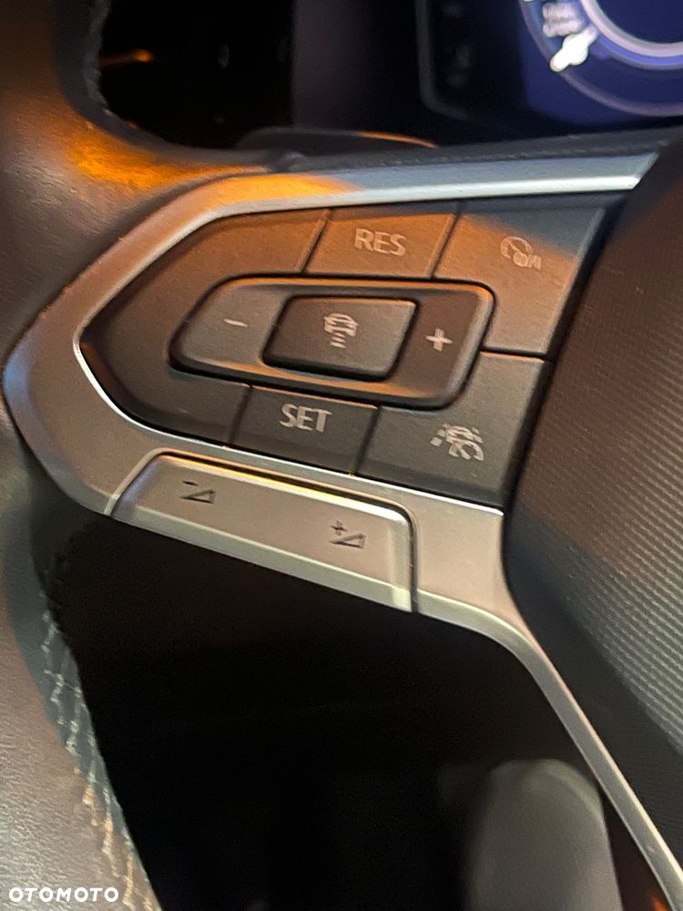 Volkswagen T-Roc - 10