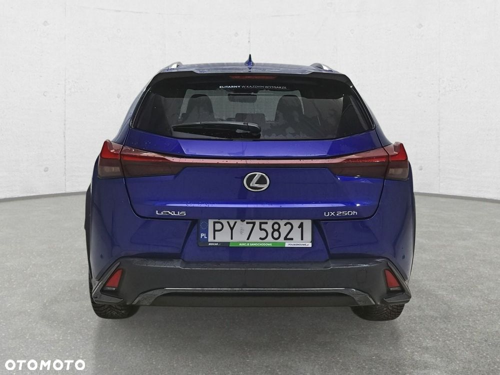 Lexus UX - 4