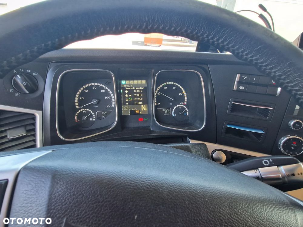 Mercedes-Benz Actros - 10
