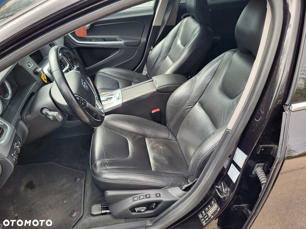 Volvo V60 D5 Geartronic Summum - 13