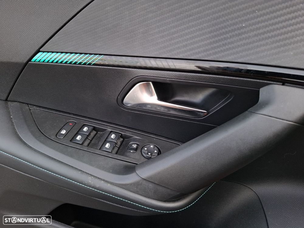 Peugeot 2008 1.2 PureTech Allure Pack - 24