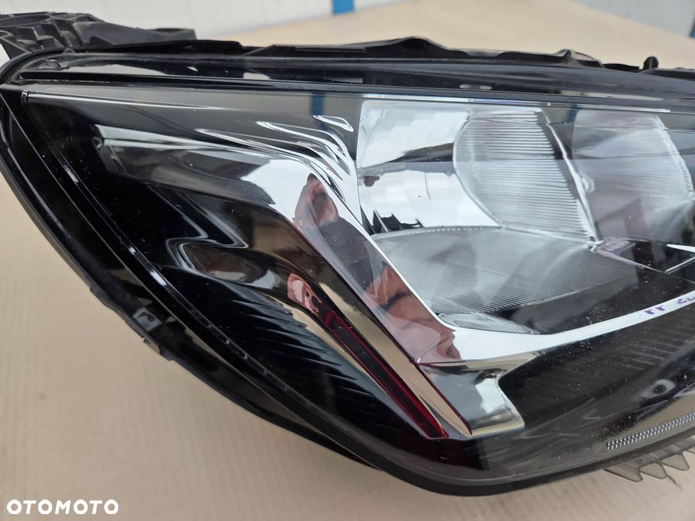 Lampa przednia prawa zwykła Peugeot 208 II  9823193880 - 4