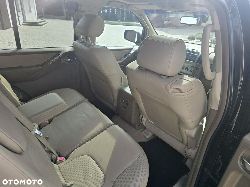 Nissan Pathfinder - 31
