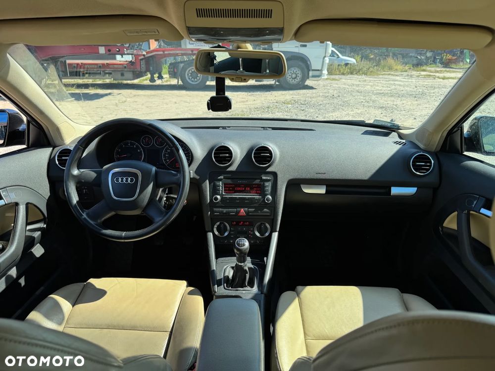 Audi A3 1.6 Ambiente - 2