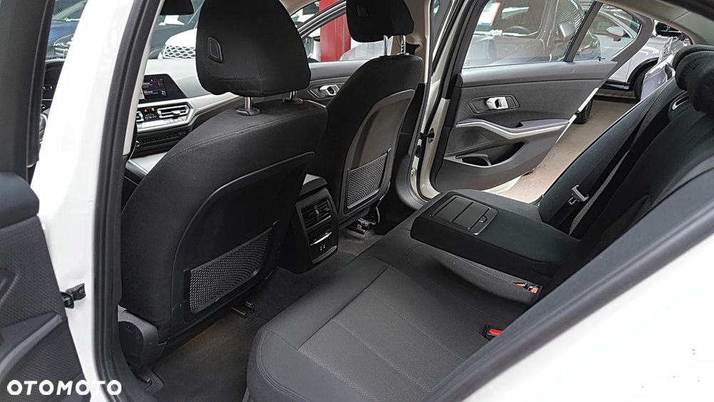 BMW Seria 3 318i Advantage sport - 17