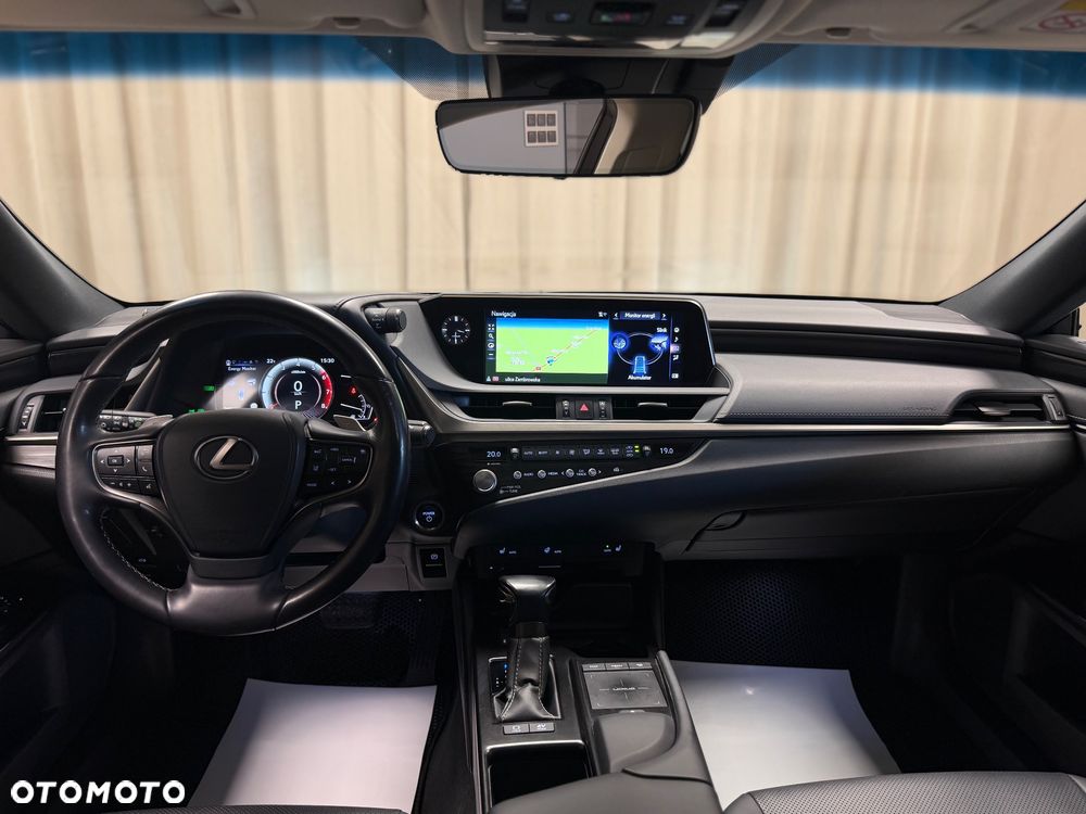 Lexus ES 300h Business Edition + - 8